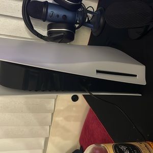 Comes with box it came in has it’s own receipt final fantasy edition